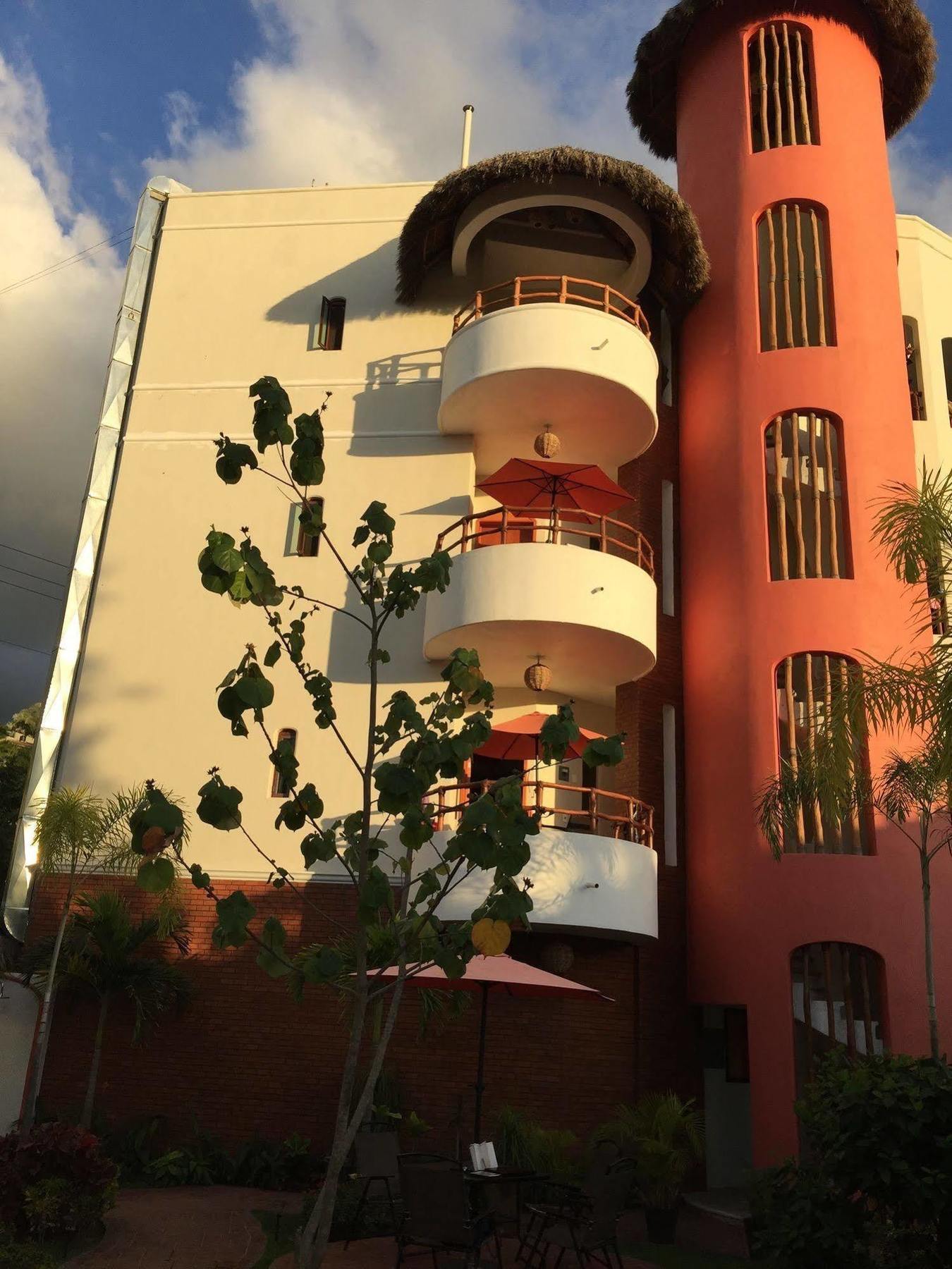 Hotel Y Suites Los Encantos Sayulita Exterior foto